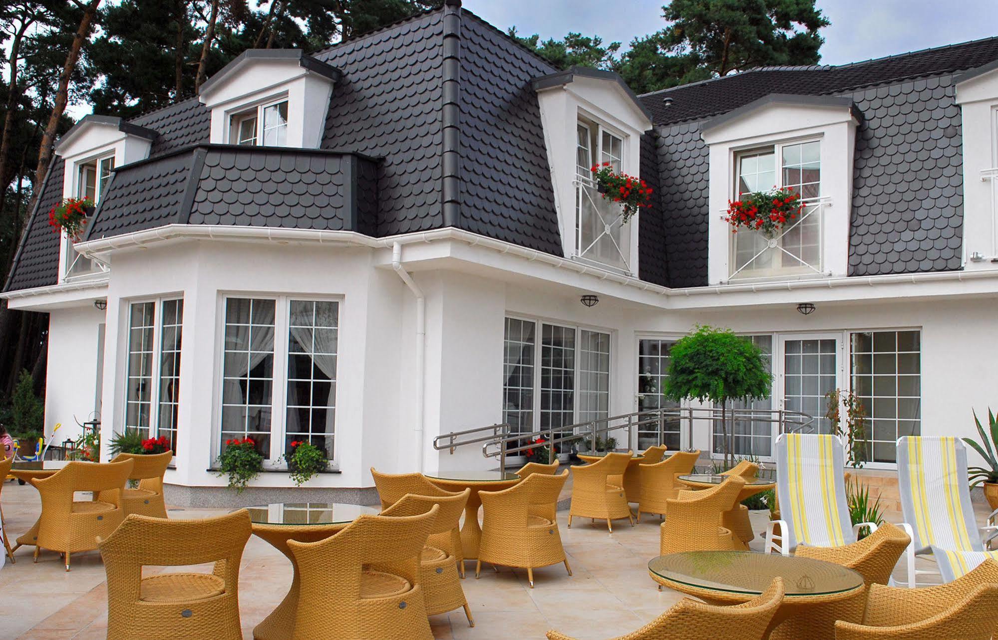 Willa Alexander Resort & Spa - Caloroczny Kryty Basen Mielno  Exterior photo